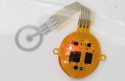 A regenerative, antibacterial hydrogel shown in solution and gel states (left) and a wireless bioelectronic device (right) that provides continuous monitoring and on-demand electrical stimulation within skin wounds